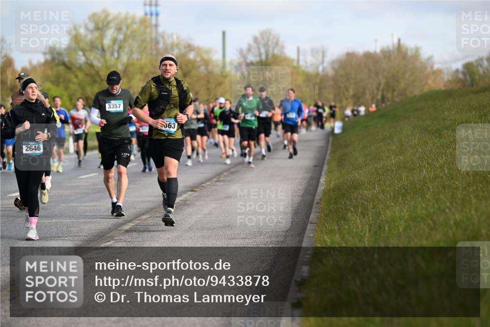 12.04.2026 - 45. Internationalen Wilhelmsburger Insellauf Dr. Thomas Lammeyer http://msf.ph/oto/9433878 12.04.2026 09:19:30 Laufen 3357, 363, 2646 meine-sportfotos.de