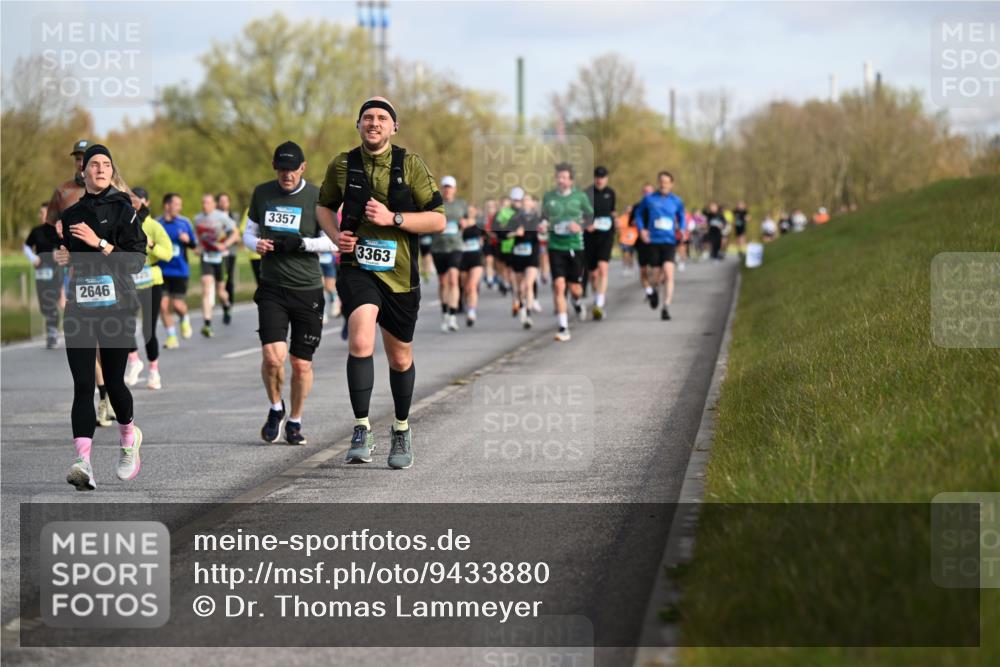 12.04.2026 - 45. Internationalen Wilhelmsburger Insellauf Dr. Thomas Lammeyer http://msf.ph/oto/9433880 12.04.2026 09:19:30 Laufen 2646, 3357, 3363 meine-sportfotos.de