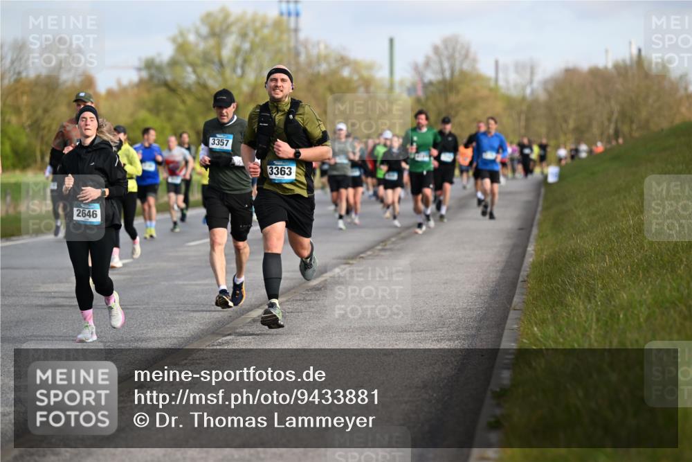 12.04.2026 - 45. Internationalen Wilhelmsburger Insellauf Dr. Thomas Lammeyer http://msf.ph/oto/9433881 12.04.2026 09:19:31 Laufen 2646, 3357, 3363 meine-sportfotos.de