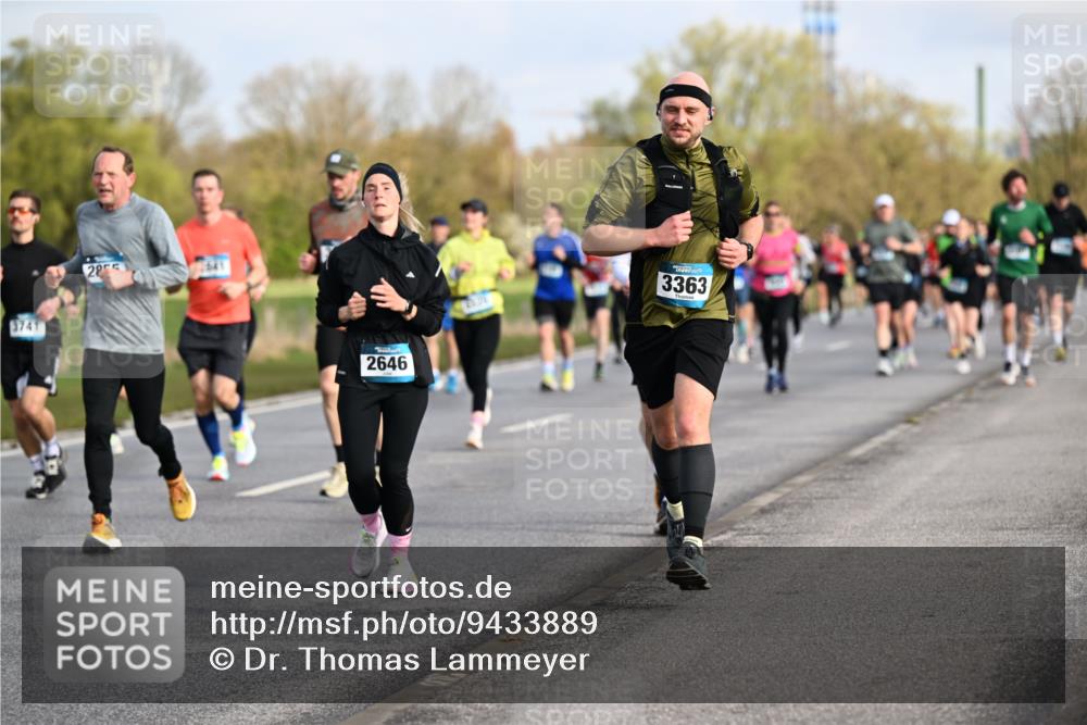 12.04.2026 - 45. Internationalen Wilhelmsburger Insellauf Dr. Thomas Lammeyer http://msf.ph/oto/9433889 12.04.2026 09:19:32 Laufen 3741, 285, 2646, 3363 meine-sportfotos.de