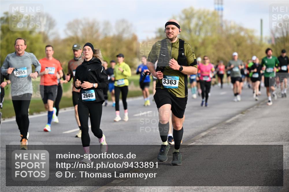 12.04.2026 - 45. Internationalen Wilhelmsburger Insellauf Dr. Thomas Lammeyer http://msf.ph/oto/9433891 12.04.2026 09:19:32 Laufen 2855, 2646, 3363 meine-sportfotos.de