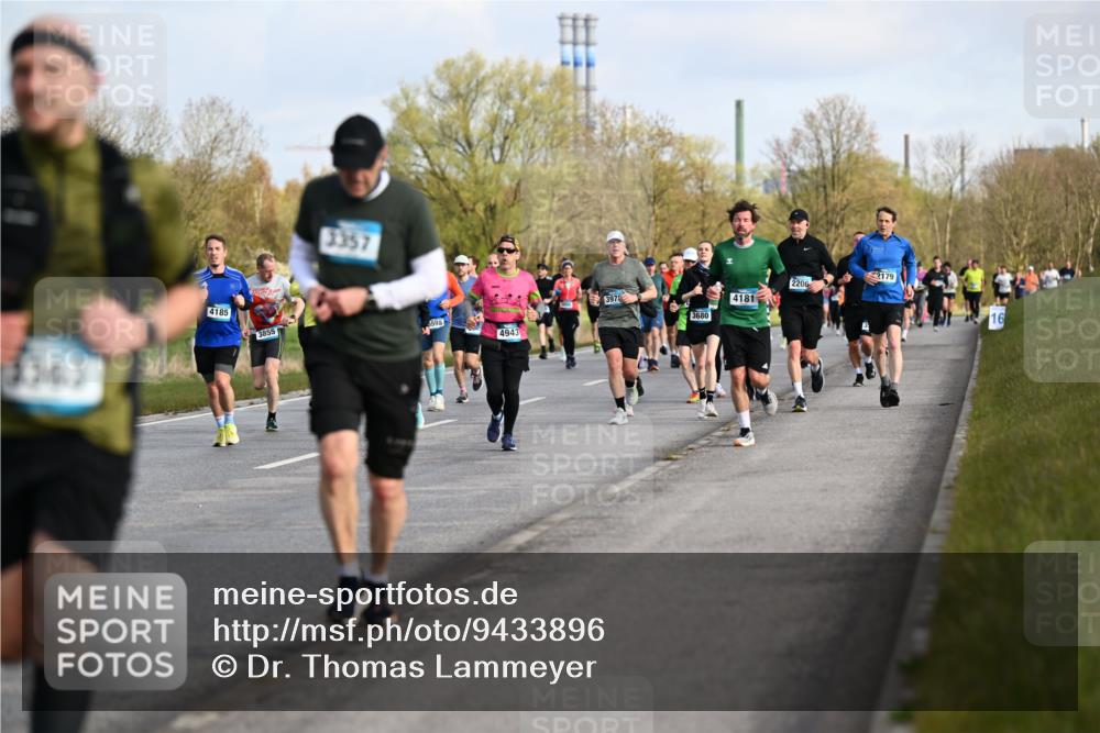 12.04.2026 - 45. Internationalen Wilhelmsburger Insellauf Dr. Thomas Lammeyer http://msf.ph/oto/9433896 12.04.2026 09:19:33 Laufen 3363, 4185, 3855, 3357, 3979, 598, 3680, 4943, 4181, 2179, 2206 meine-sportfotos.de