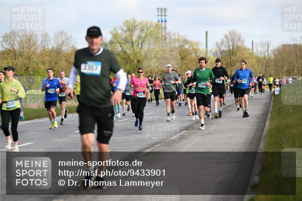 12.04.2026 - 45. Internationalen Wilhelmsburger Insellauf Dr. Thomas Lammeyer http://msf.ph/oto/9433901 12.04.2026 09:19:34 Laufen 5325, 4185, 3855, 3357, 4943, 397, 3680, 4181, 2206, 2179 meine-sportfotos.de