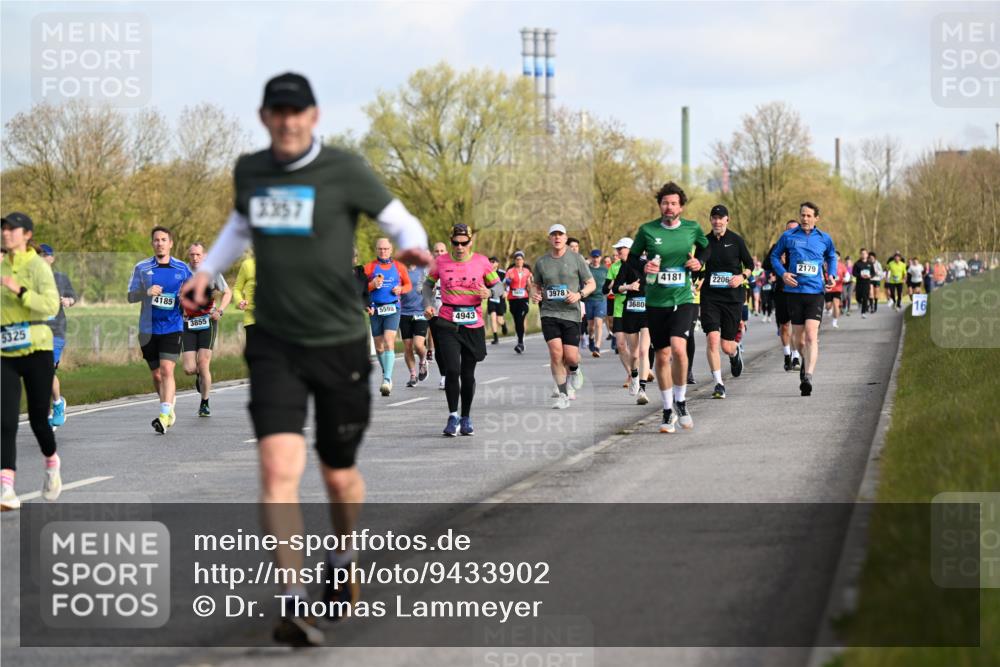 12.04.2026 - 45. Internationalen Wilhelmsburger Insellauf Dr. Thomas Lammeyer http://msf.ph/oto/9433902 12.04.2026 09:19:34 Laufen 5325, 4185, 3357, 3855, 3978, 5598, 4943, 3680, 4181, 2206, 2179, 16 meine-sportfotos.de