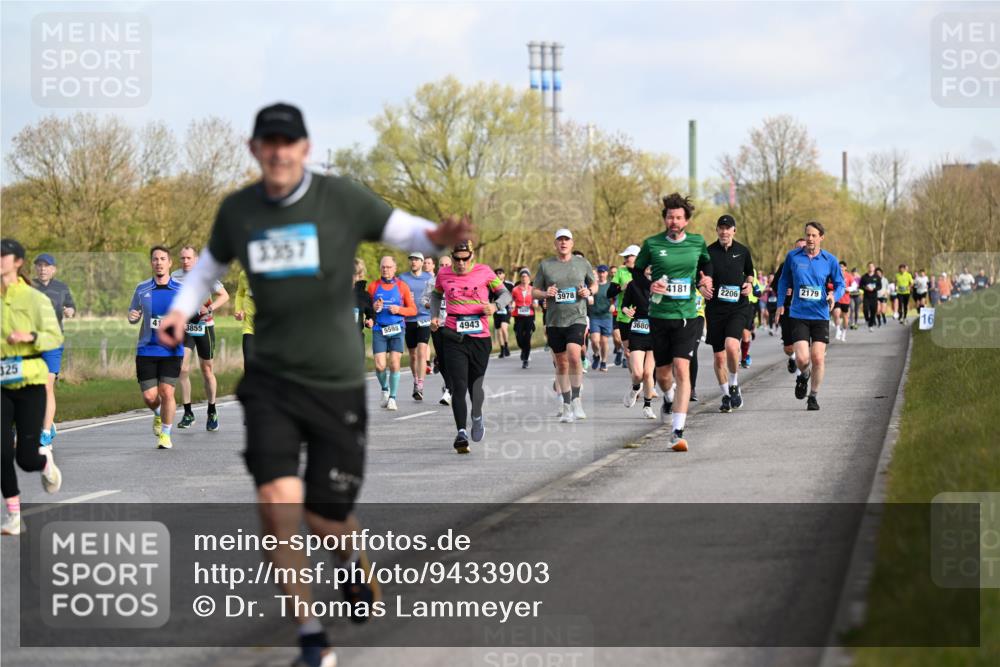 12.04.2026 - 45. Internationalen Wilhelmsburger Insellauf Dr. Thomas Lammeyer http://msf.ph/oto/9433903 12.04.2026 09:19:34 Laufen 325, 41, 3855, 3357, 5598, 4943, 3978, 3680, 4181, 2179, 2206 meine-sportfotos.de