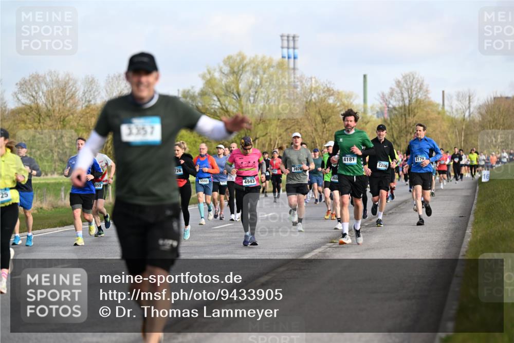 12.04.2026 - 45. Internationalen Wilhelmsburger Insellauf Dr. Thomas Lammeyer http://msf.ph/oto/9433905 12.04.2026 09:19:34 Laufen 855, 25, 3357, 726, 4181, 2179, 3978, 2206, 5598, 4943, 16 meine-sportfotos.de