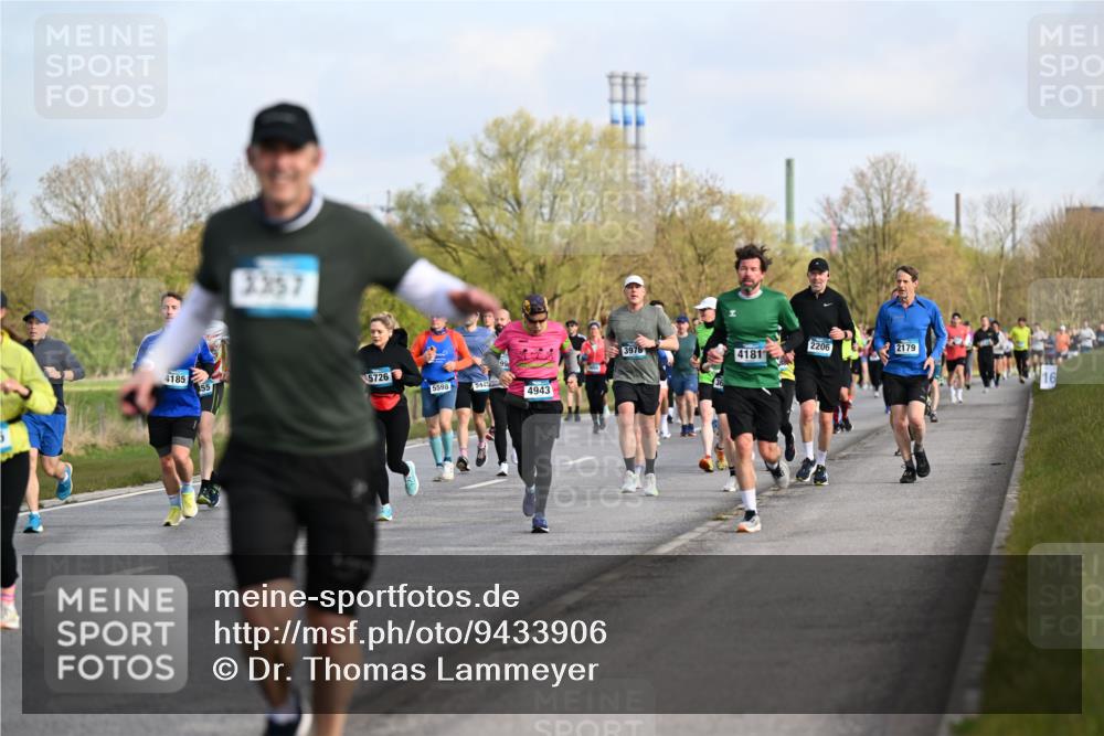 12.04.2026 - 45. Internationalen Wilhelmsburger Insellauf Dr. Thomas Lammeyer http://msf.ph/oto/9433906 12.04.2026 09:19:35 Laufen 4185, 3357, 5726, 5598, 5449, 4943, 2206, 3978, 4181, 2179, 16 meine-sportfotos.de