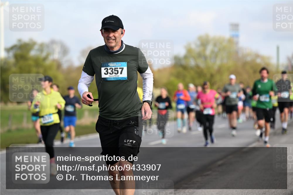 12.04.2026 - 45. Internationalen Wilhelmsburger Insellauf Dr. Thomas Lammeyer http://msf.ph/oto/9433907 12.04.2026 09:19:35 Laufen 3357 meine-sportfotos.de