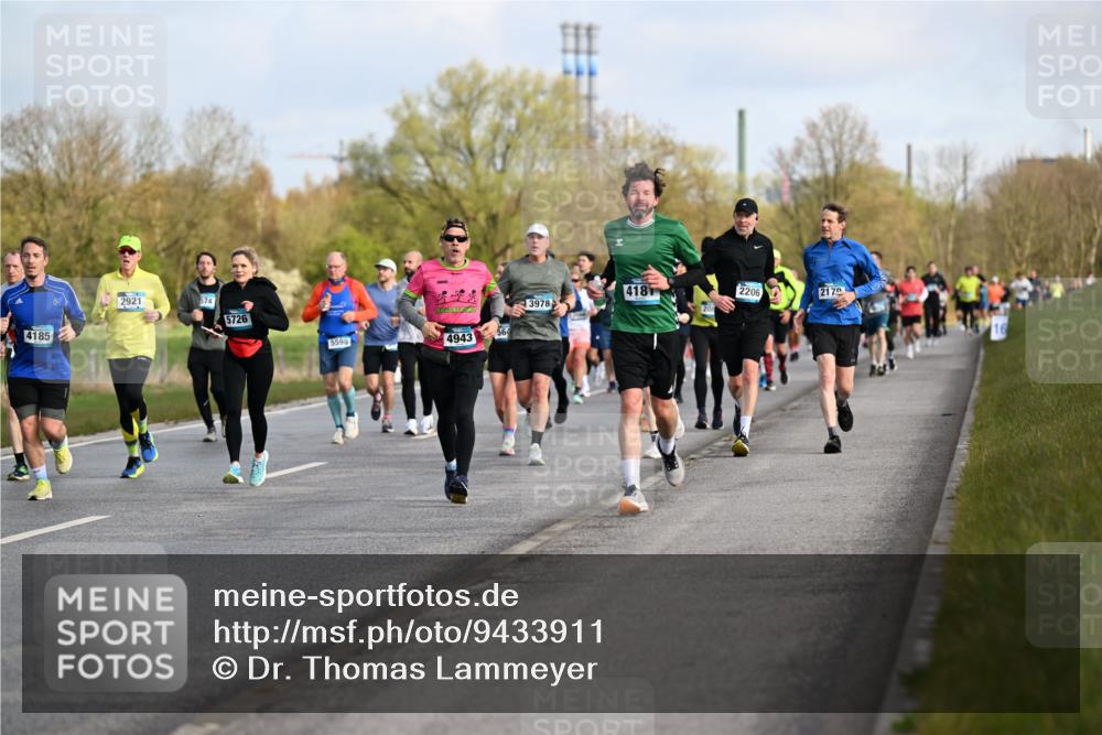 12.04.2026 - 45. Internationalen Wilhelmsburger Insellauf Dr. Thomas Lammeyer http://msf.ph/oto/9433911 12.04.2026 09:19:36 Laufen 4185, 2921, 674, 5726, 5598, 418, 2206, 2170, 3978, 564, 4943 meine-sportfotos.de