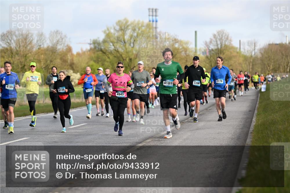 12.04.2026 - 45. Internationalen Wilhelmsburger Insellauf Dr. Thomas Lammeyer http://msf.ph/oto/9433912 12.04.2026 09:19:36 Laufen 4185, 2921, 574, 5726, 5598, 4943, 2179, 397, 4181, 2206 meine-sportfotos.de