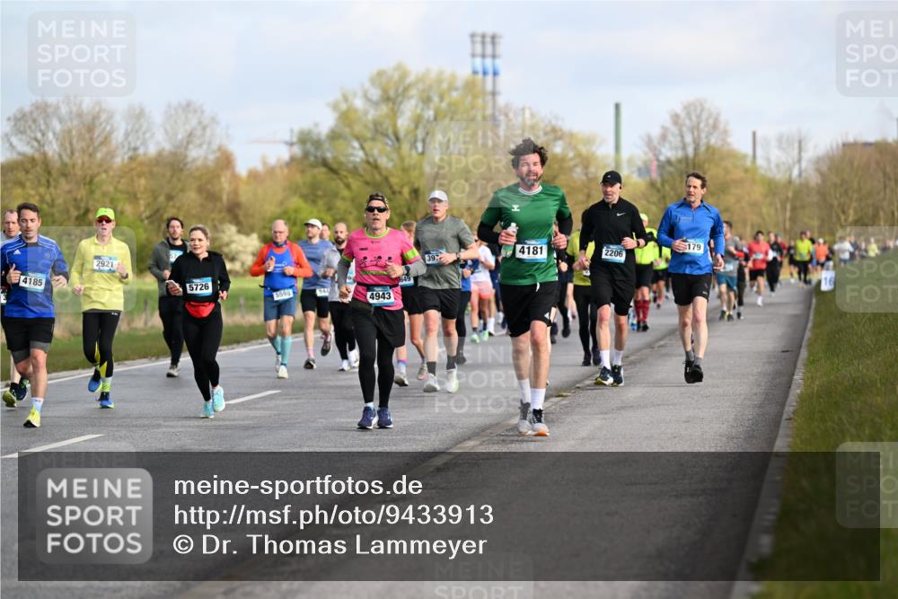 12.04.2026 - 45. Internationalen Wilhelmsburger Insellauf Dr. Thomas Lammeyer http://msf.ph/oto/9433913 12.04.2026 09:19:36 Laufen 4185, 2921, 5726, 5598, 544, 4943, 4181, 179, 2206, 39 meine-sportfotos.de