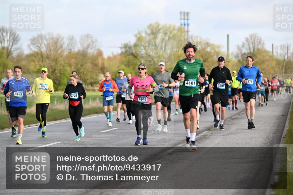 12.04.2026 - 45. Internationalen Wilhelmsburger Insellauf Dr. Thomas Lammeyer http://msf.ph/oto/9433917 12.04.2026 09:19:37 Laufen 4181, 2921, 397, 2206, 4185, 5726, 5598, 4943, 2179 meine-sportfotos.de