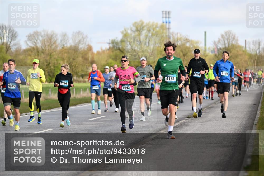 12.04.2026 - 45. Internationalen Wilhelmsburger Insellauf Dr. Thomas Lammeyer http://msf.ph/oto/9433918 12.04.2026 09:19:37 Laufen 38, 4185, 2921, 978, 5726, 5598, 4943, 4181, 2206, 2179 meine-sportfotos.de