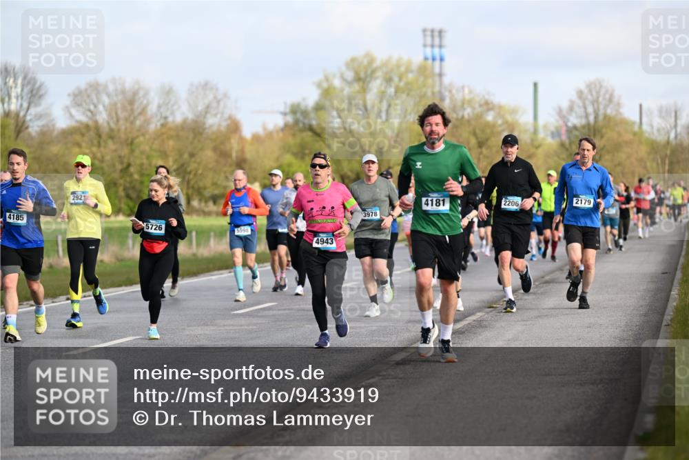 12.04.2026 - 45. Internationalen Wilhelmsburger Insellauf Dr. Thomas Lammeyer http://msf.ph/oto/9433919 12.04.2026 09:19:37 Laufen 4185, 2921, 3978, 5726, 5598, 4943, 4181, 2206, 2179 meine-sportfotos.de