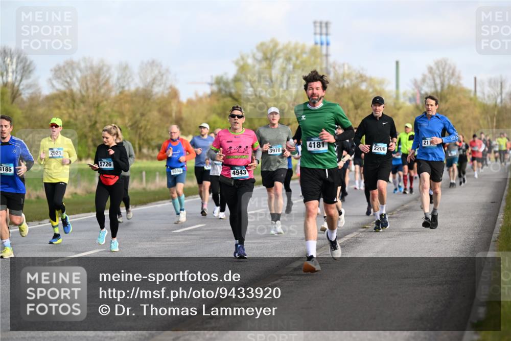 12.04.2026 - 45. Internationalen Wilhelmsburger Insellauf Dr. Thomas Lammeyer http://msf.ph/oto/9433920 12.04.2026 09:19:37 Laufen 185, 2921, 4181, 21, 3978, 2206, 5726, 5598, 4943 meine-sportfotos.de