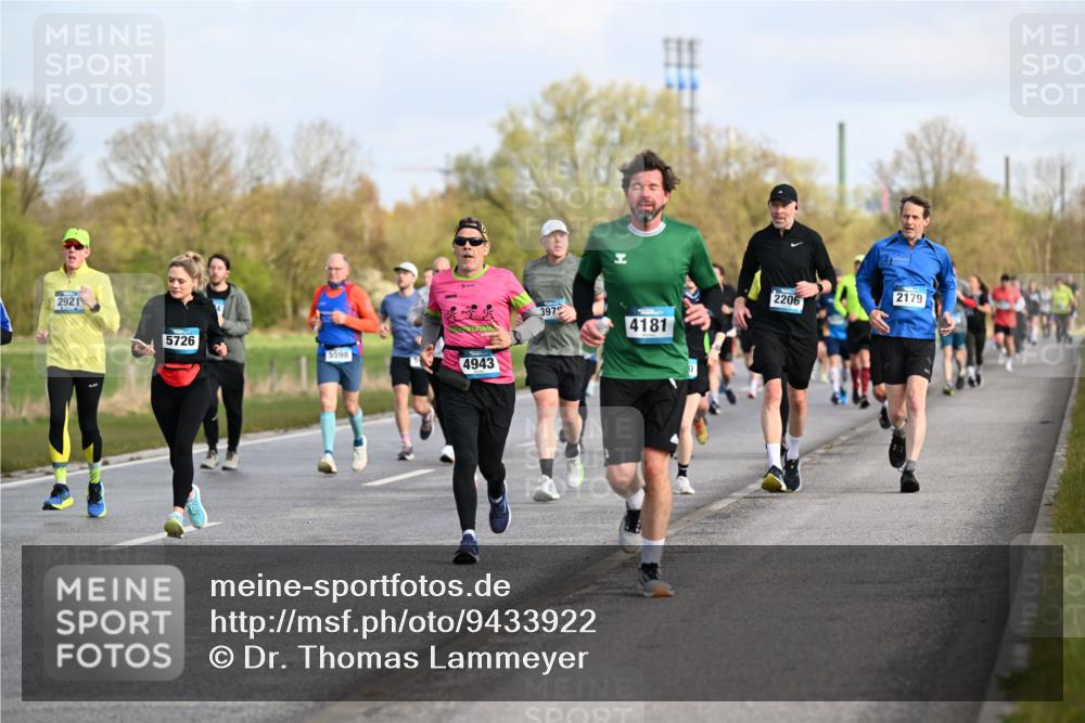 12.04.2026 - 45. Internationalen Wilhelmsburger Insellauf Dr. Thomas Lammeyer http://msf.ph/oto/9433922 12.04.2026 09:19:38 Laufen 2921, 5726, 5598, 3979, 4181, 4943, 2206, 2179 meine-sportfotos.de