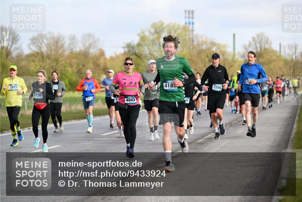 12.04.2026 - 45. Internationalen Wilhelmsburger Insellauf Dr. Thomas Lammeyer http://msf.ph/oto/9433924 12.04.2026 09:19:38 Laufen 2921, 5726, 574, 5598, 418, 4943, 80, 2206, 21 meine-sportfotos.de