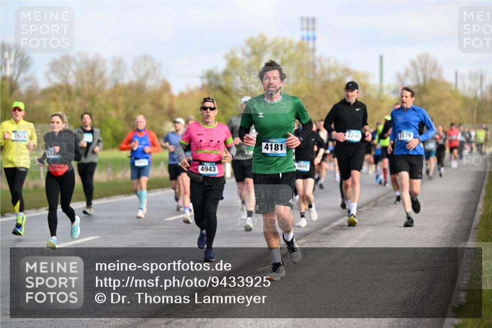 12.04.2026 - 45. Internationalen Wilhelmsburger Insellauf Dr. Thomas Lammeyer http://msf.ph/oto/9433925 12.04.2026 09:19:38 Laufen 2921, 572, 4943, 4181, 36, 80, 2179 meine-sportfotos.de