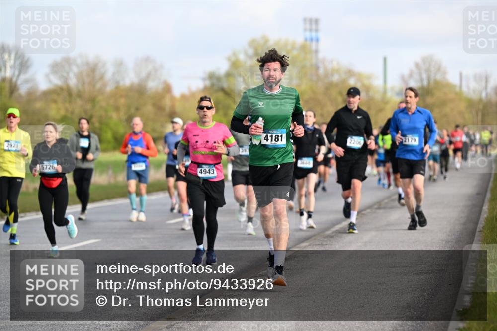 12.04.2026 - 45. Internationalen Wilhelmsburger Insellauf Dr. Thomas Lammeyer http://msf.ph/oto/9433926 12.04.2026 09:19:38 Laufen 2921, 5726, 4943, 4181 meine-sportfotos.de