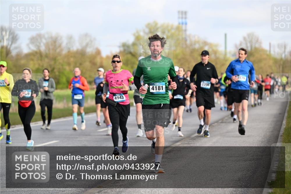 12.04.2026 - 45. Internationalen Wilhelmsburger Insellauf Dr. Thomas Lammeyer http://msf.ph/oto/9433927 12.04.2026 09:19:38 Laufen 4943, 4181, 2206, 2179 meine-sportfotos.de