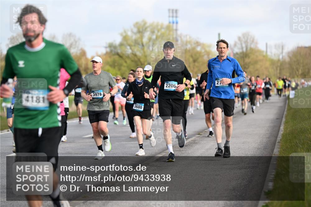 12.04.2026 - 45. Internationalen Wilhelmsburger Insellauf Dr. Thomas Lammeyer http://msf.ph/oto/9433938 12.04.2026 09:19:40 Laufen 4181, 3978, 3680, 2206, 21 meine-sportfotos.de