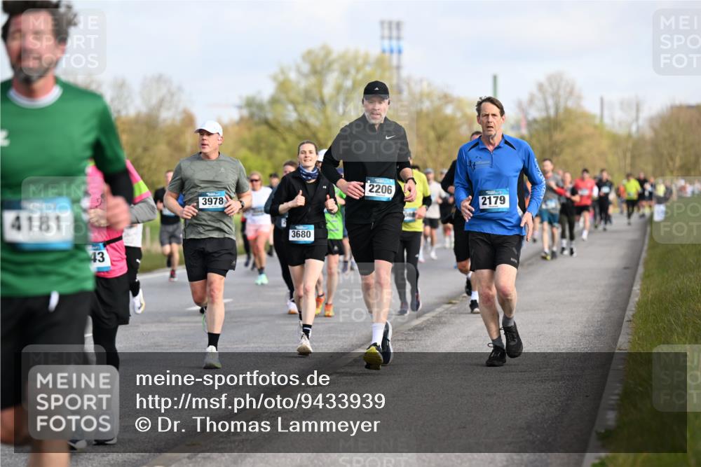 12.04.2026 - 45. Internationalen Wilhelmsburger Insellauf Dr. Thomas Lammeyer http://msf.ph/oto/9433939 12.04.2026 09:19:40 Laufen 4181, 43, 3978, 3680, 2206, 2179 meine-sportfotos.de