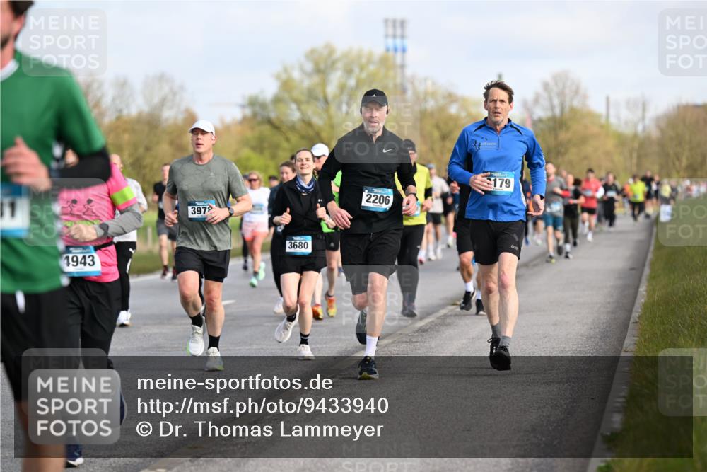 12.04.2026 - 45. Internationalen Wilhelmsburger Insellauf Dr. Thomas Lammeyer http://msf.ph/oto/9433940 12.04.2026 09:19:41 Laufen 4943, 3972, 3680, 2206, 179 meine-sportfotos.de