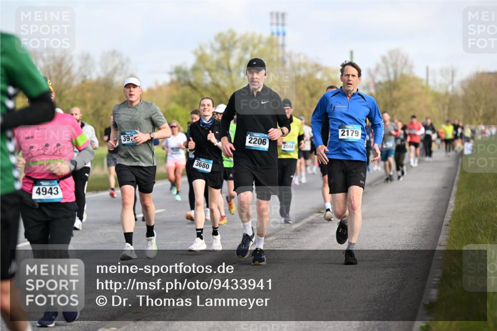 12.04.2026 - 45. Internationalen Wilhelmsburger Insellauf Dr. Thomas Lammeyer http://msf.ph/oto/9433941 12.04.2026 09:19:41 Laufen 4943, 397, 3680, 2206, 2088, 2179 meine-sportfotos.de