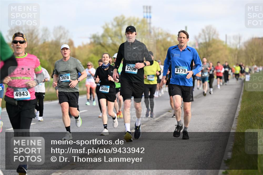 12.04.2026 - 45. Internationalen Wilhelmsburger Insellauf Dr. Thomas Lammeyer http://msf.ph/oto/9433942 12.04.2026 09:19:41 Laufen 4943, 3978, 3680, 2206, 208, 2179 meine-sportfotos.de