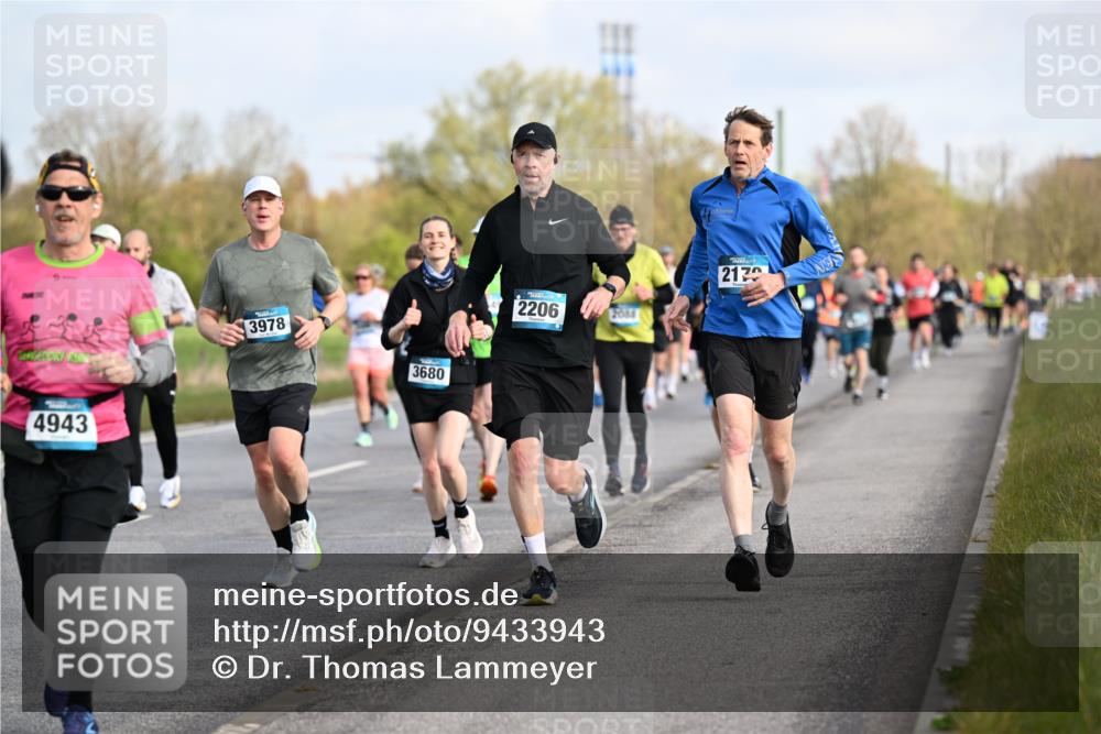 12.04.2026 - 45. Internationalen Wilhelmsburger Insellauf Dr. Thomas Lammeyer http://msf.ph/oto/9433943 12.04.2026 09:19:41 Laufen 3978, 3680, 4943, 2206, 2008, 212 meine-sportfotos.de