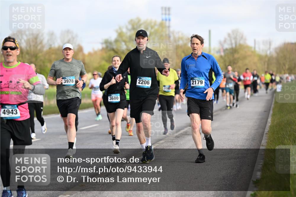 12.04.2026 - 45. Internationalen Wilhelmsburger Insellauf Dr. Thomas Lammeyer http://msf.ph/oto/9433944 12.04.2026 09:19:41 Laufen 3978, 4943, 3680, 2206, 2179 meine-sportfotos.de