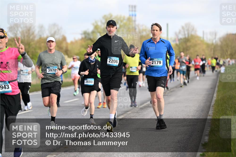 12.04.2026 - 45. Internationalen Wilhelmsburger Insellauf Dr. Thomas Lammeyer http://msf.ph/oto/9433945 12.04.2026 09:19:41 Laufen 3978, 943, 3680, 2206, 2179 meine-sportfotos.de