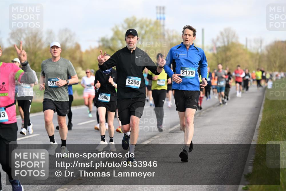 12.04.2026 - 45. Internationalen Wilhelmsburger Insellauf Dr. Thomas Lammeyer http://msf.ph/oto/9433946 12.04.2026 09:19:41 Laufen 397, 3680, 13, 2206, 200, 2179 meine-sportfotos.de