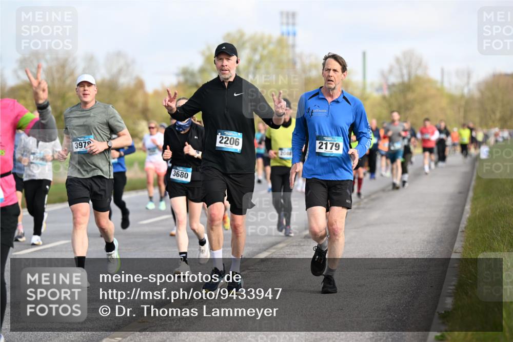 12.04.2026 - 45. Internationalen Wilhelmsburger Insellauf Dr. Thomas Lammeyer http://msf.ph/oto/9433947 12.04.2026 09:19:42 Laufen 3972, 3680, 2206, 21004, 2179 meine-sportfotos.de
