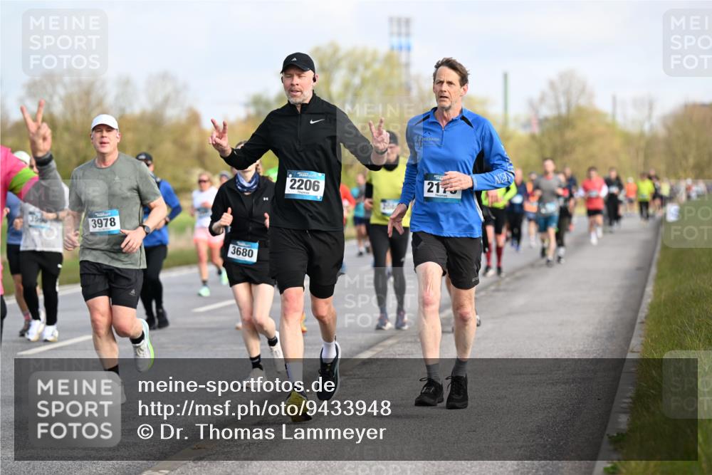 12.04.2026 - 45. Internationalen Wilhelmsburger Insellauf Dr. Thomas Lammeyer http://msf.ph/oto/9433948 12.04.2026 09:19:42 Laufen 3978, 3680, 2206, 2175 meine-sportfotos.de