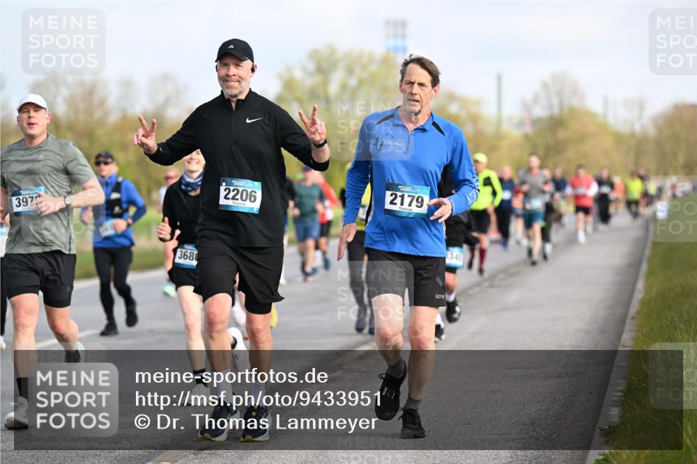 12.04.2026 - 45. Internationalen Wilhelmsburger Insellauf Dr. Thomas Lammeyer http://msf.ph/oto/9433951 12.04.2026 09:19:42 Laufen 397, 3680, 2206, 2179, 1341 meine-sportfotos.de