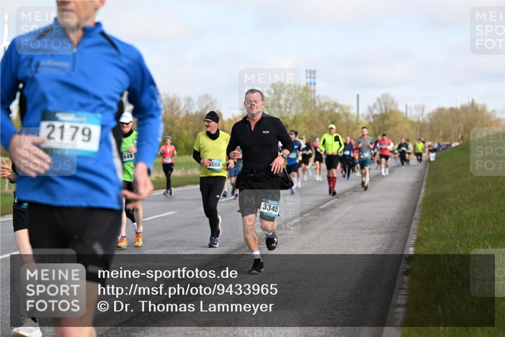 12.04.2026 - 45. Internationalen Wilhelmsburger Insellauf Dr. Thomas Lammeyer http://msf.ph/oto/9433965 12.04.2026 09:19:45 Laufen 2179, 2649, 2088, 3345 meine-sportfotos.de