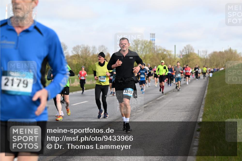 12.04.2026 - 45. Internationalen Wilhelmsburger Insellauf Dr. Thomas Lammeyer http://msf.ph/oto/9433966 12.04.2026 09:19:45 Laufen 2179, 2088, 3345 meine-sportfotos.de