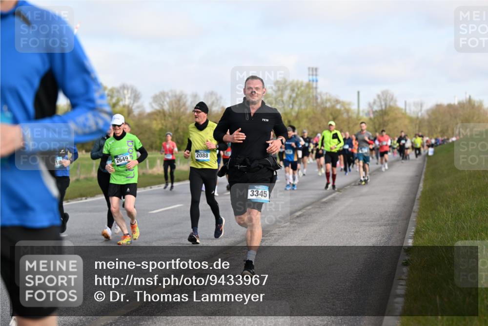 12.04.2026 - 45. Internationalen Wilhelmsburger Insellauf Dr. Thomas Lammeyer http://msf.ph/oto/9433967 12.04.2026 09:19:45 Laufen 18, 2649, 2088, 3345 meine-sportfotos.de