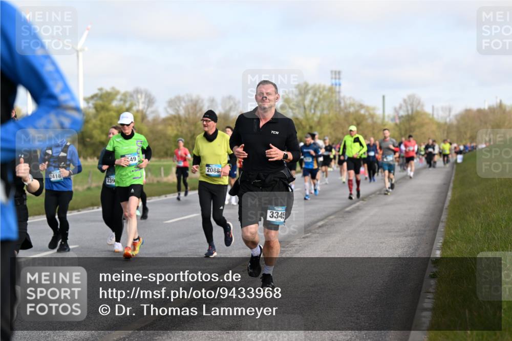 12.04.2026 - 45. Internationalen Wilhelmsburger Insellauf Dr. Thomas Lammeyer http://msf.ph/oto/9433968 12.04.2026 09:19:45 Laufen 2418, 239, 49, 2088, 3345 meine-sportfotos.de