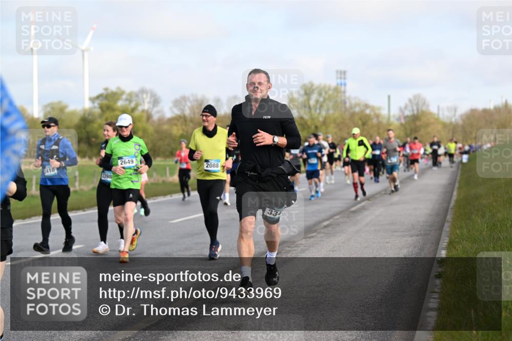 12.04.2026 - 45. Internationalen Wilhelmsburger Insellauf Dr. Thomas Lammeyer http://msf.ph/oto/9433969 12.04.2026 09:19:46 Laufen 1418, 2398, 2649, 2088, 334 meine-sportfotos.de