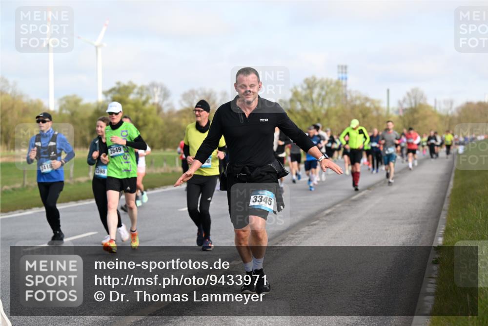12.04.2026 - 45. Internationalen Wilhelmsburger Insellauf Dr. Thomas Lammeyer http://msf.ph/oto/9433971 12.04.2026 09:19:46 Laufen 2418, 2398, 2649, 3345 meine-sportfotos.de