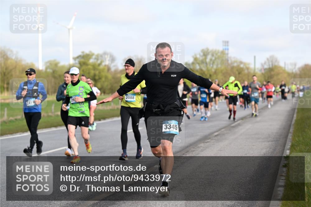 12.04.2026 - 45. Internationalen Wilhelmsburger Insellauf Dr. Thomas Lammeyer http://msf.ph/oto/9433972 12.04.2026 09:19:46 Laufen 2418, 2088, 3345 meine-sportfotos.de