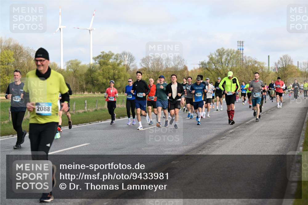 12.04.2026 - 45. Internationalen Wilhelmsburger Insellauf Dr. Thomas Lammeyer http://msf.ph/oto/9433981 12.04.2026 09:19:48 Laufen 4631, 2088, 4157, 3399, 5284, 82, 3608, 5039, 259, 3695, 5563 meine-sportfotos.de