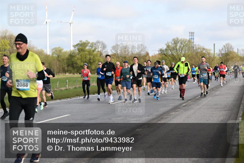 12.04.2026 - 45. Internationalen Wilhelmsburger Insellauf Dr. Thomas Lammeyer http://msf.ph/oto/9433982 12.04.2026 09:19:48 Laufen 4631, 2088, 4157, 1399, 5650, 528, 3608, 5039, 3695, 5563 meine-sportfotos.de