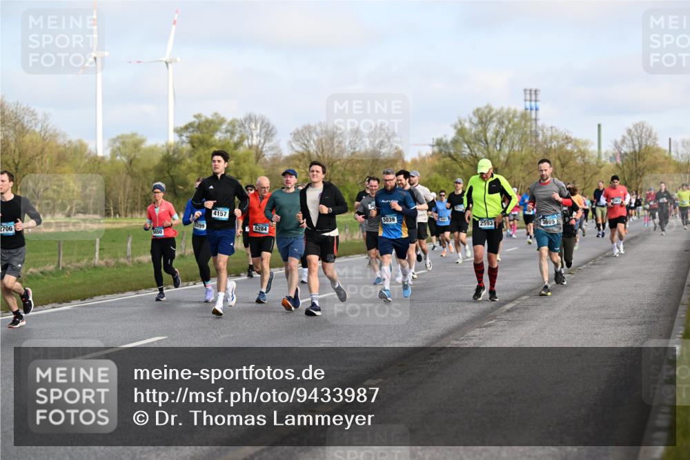 12.04.2026 - 45. Internationalen Wilhelmsburger Insellauf Dr. Thomas Lammeyer http://msf.ph/oto/9433987 12.04.2026 09:19:49 Laufen 3399, 2706, 4157, 5284, 92, 5039, 5732, 2593, 3695 meine-sportfotos.de