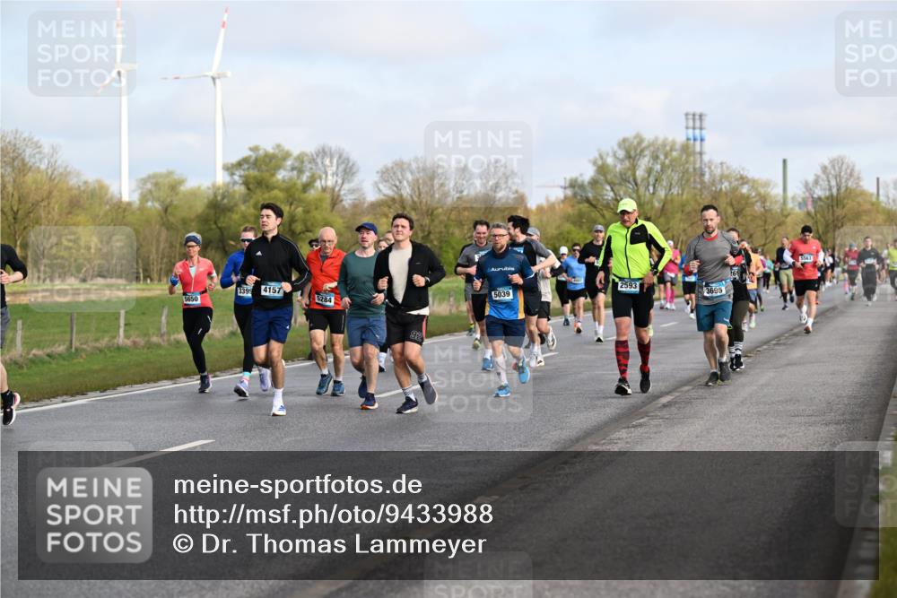 12.04.2026 - 45. Internationalen Wilhelmsburger Insellauf Dr. Thomas Lammeyer http://msf.ph/oto/9433988 12.04.2026 09:19:49 Laufen 3399, 4157, 5284, 5650, 92, 2593, 5039, 3695, 5563 meine-sportfotos.de