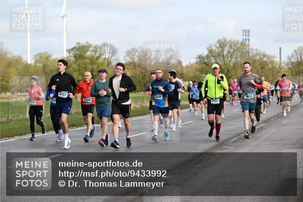 12.04.2026 - 45. Internationalen Wilhelmsburger Insellauf Dr. Thomas Lammeyer http://msf.ph/oto/9433992 12.04.2026 09:19:50 Laufen 5650, 3399, 4157, 5284, 92, 5039, 3695, 2593 meine-sportfotos.de