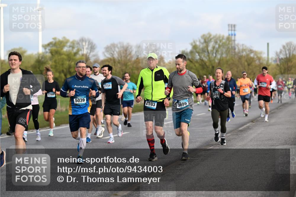 12.04.2026 - 45. Internationalen Wilhelmsburger Insellauf Dr. Thomas Lammeyer http://msf.ph/oto/9434003 12.04.2026 09:19:52 Laufen 92, 5766, 5039, 2154, 2593, 3695, 269 meine-sportfotos.de