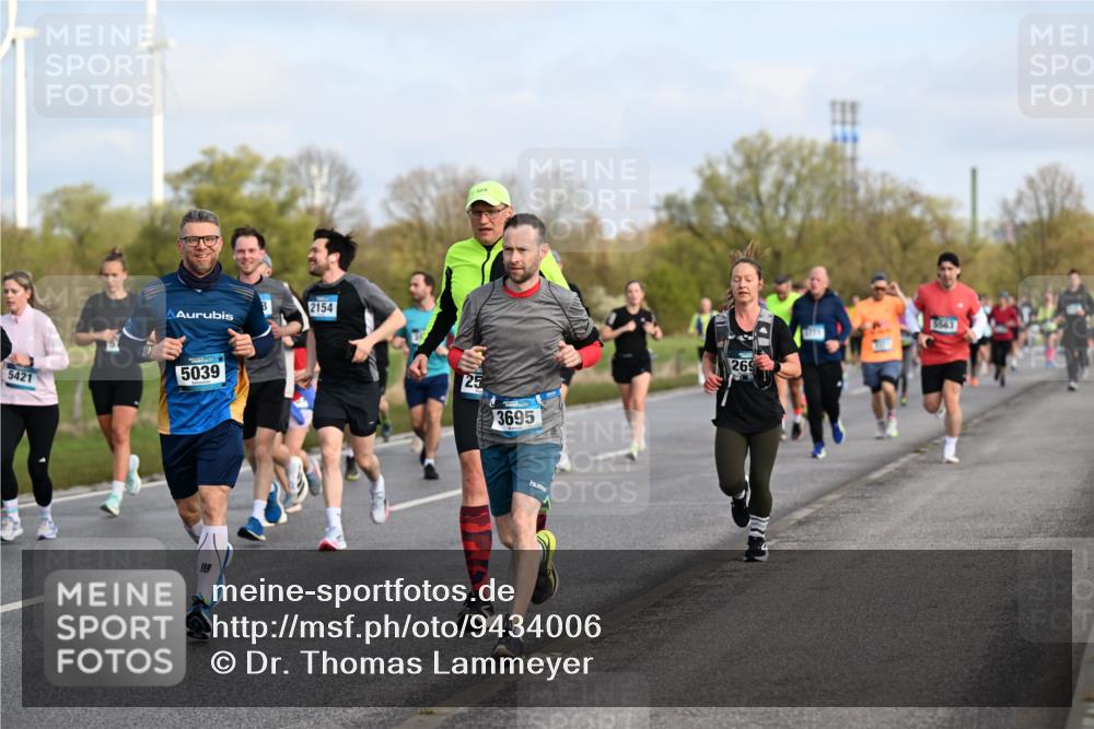 12.04.2026 - 45. Internationalen Wilhelmsburger Insellauf Dr. Thomas Lammeyer http://msf.ph/oto/9434006 12.04.2026 09:19:52 Laufen 5421, 5039, 2154, 25, 3695, 269, 5563 meine-sportfotos.de
